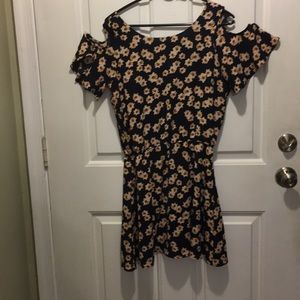 c&e Dress. Size Small. Split sleeves.